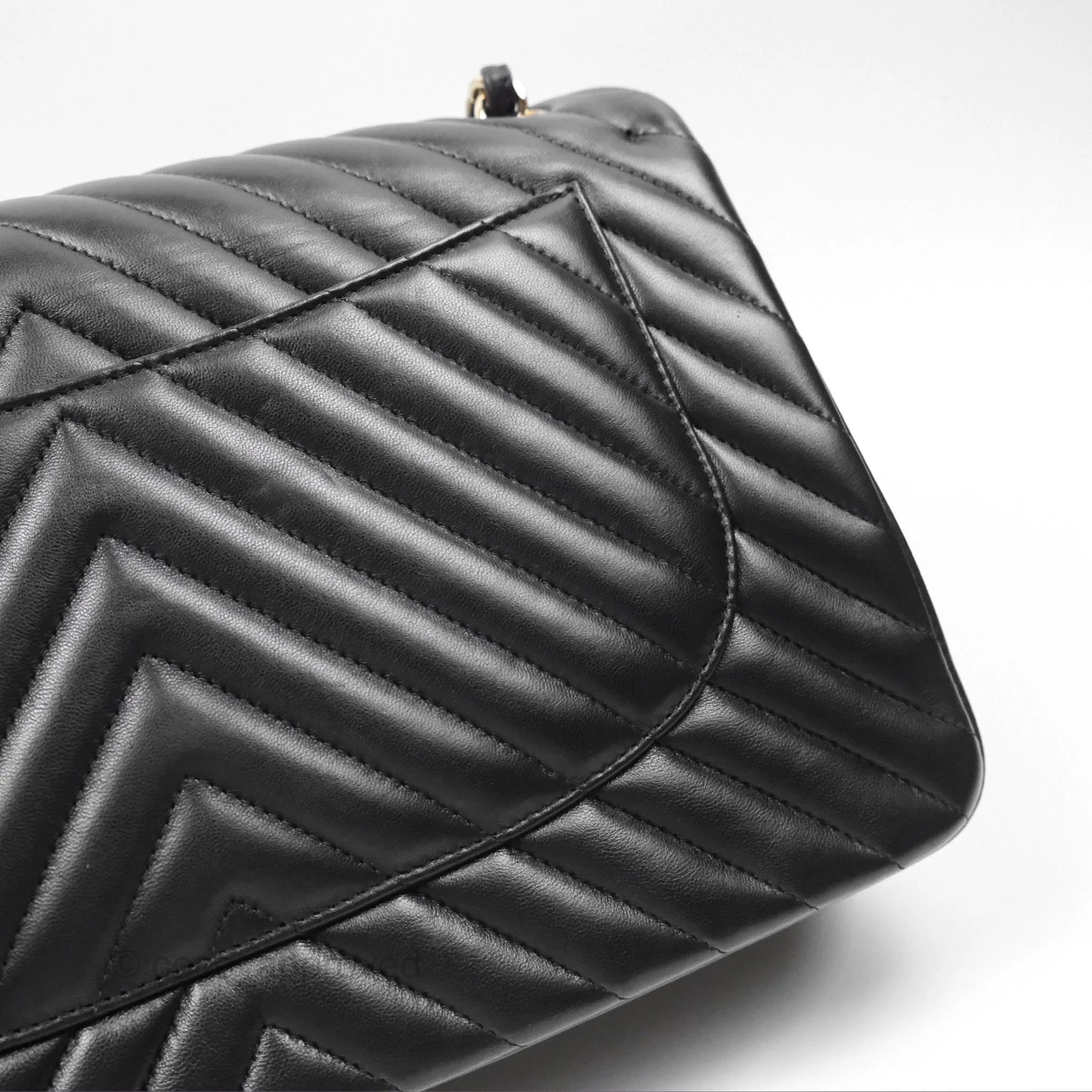 Chanel Chevron Jumbo Double Flap Black Lambskin Gold Hardware⁣⁣