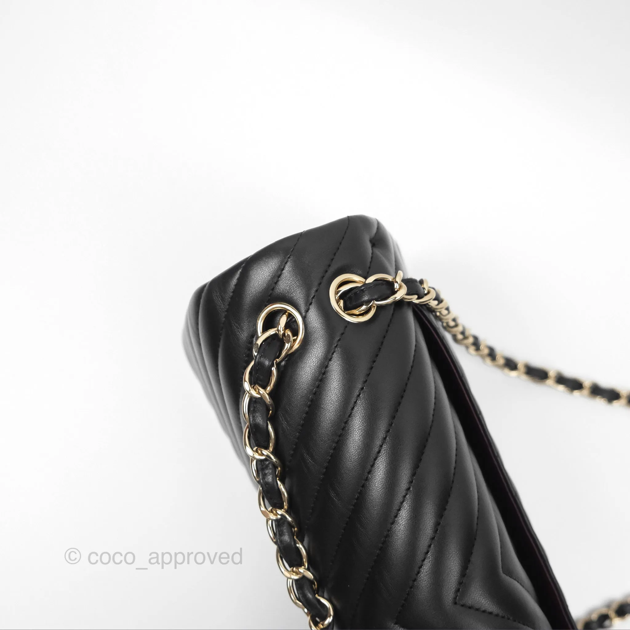 Chanel Chevron Jumbo Double Flap Black Lambskin Gold Hardware⁣⁣