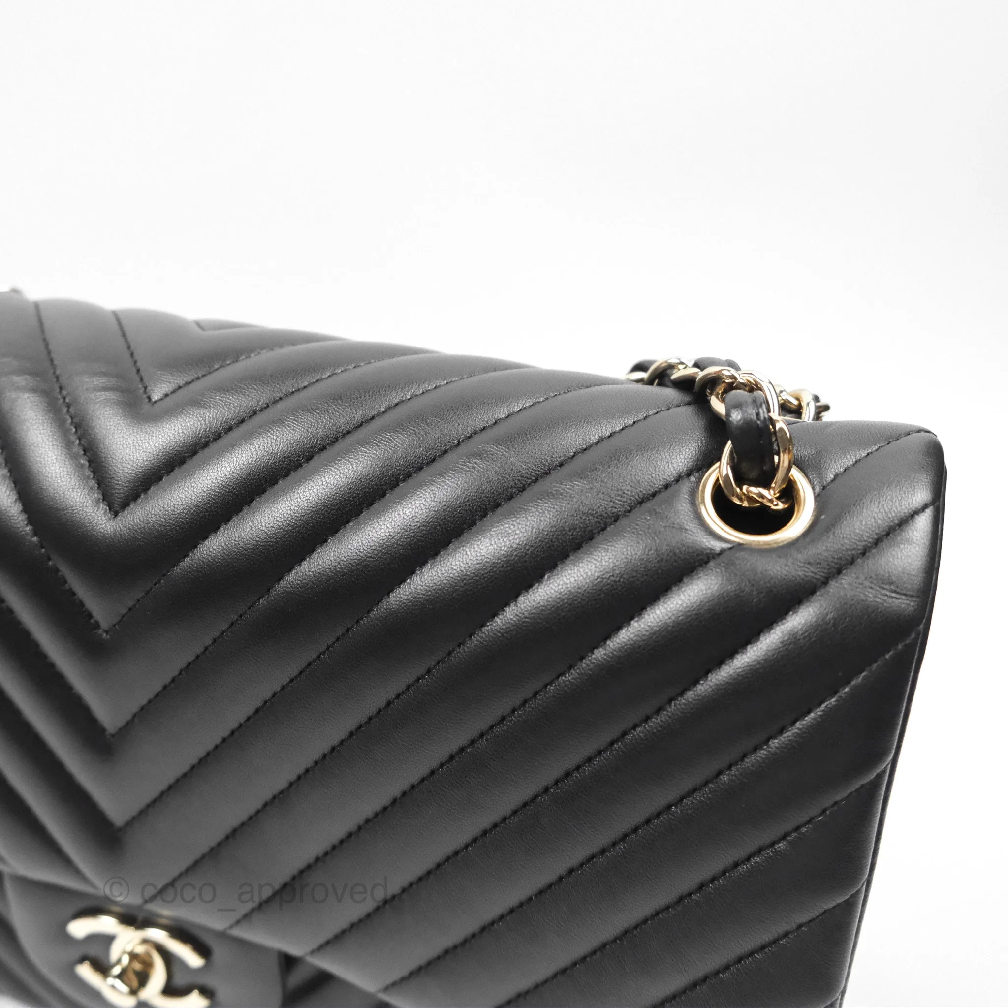 Chanel Chevron Jumbo Double Flap Black Lambskin Gold Hardware⁣⁣