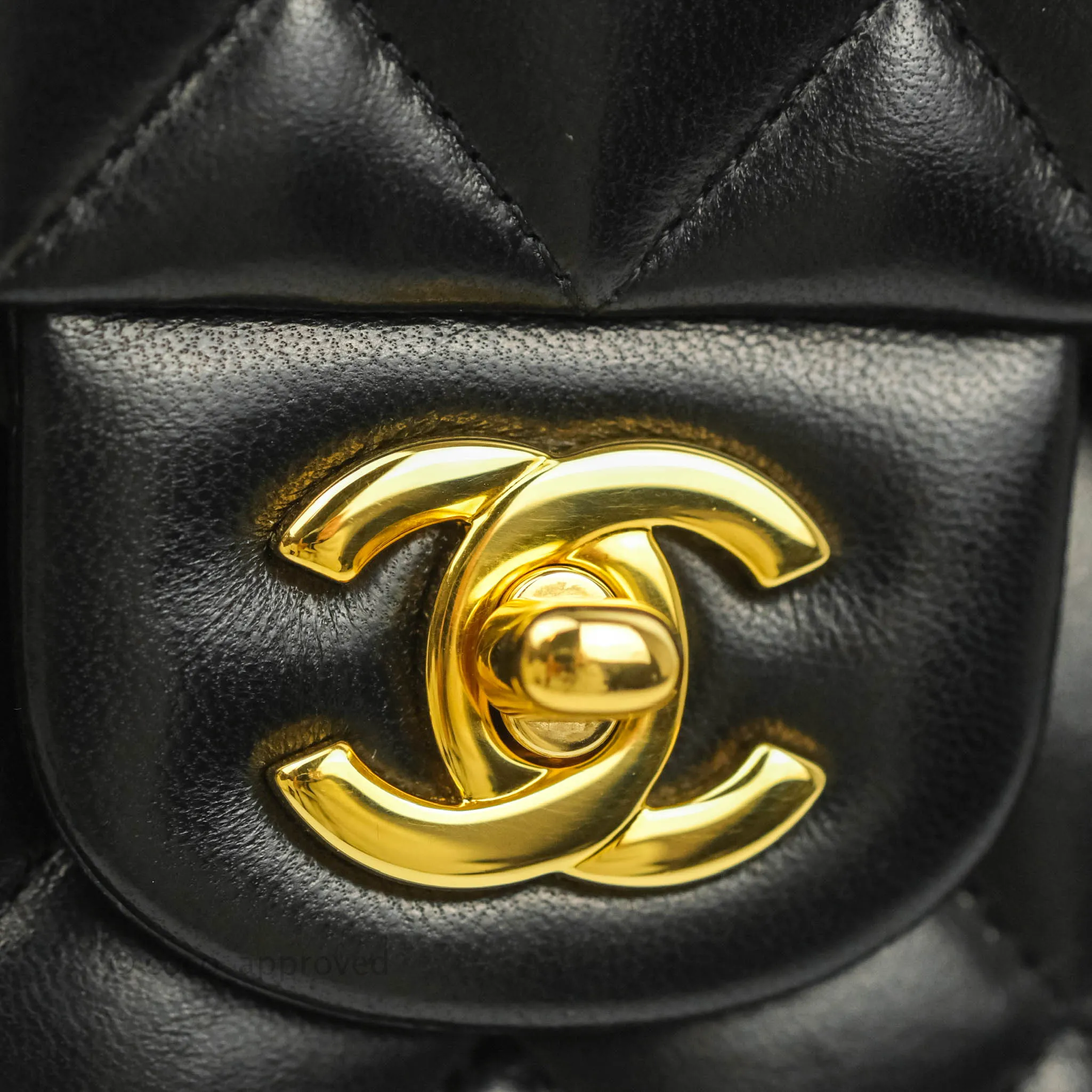 Chanel Classic M/L Flap Bag Black Lambskin Gold Hardware