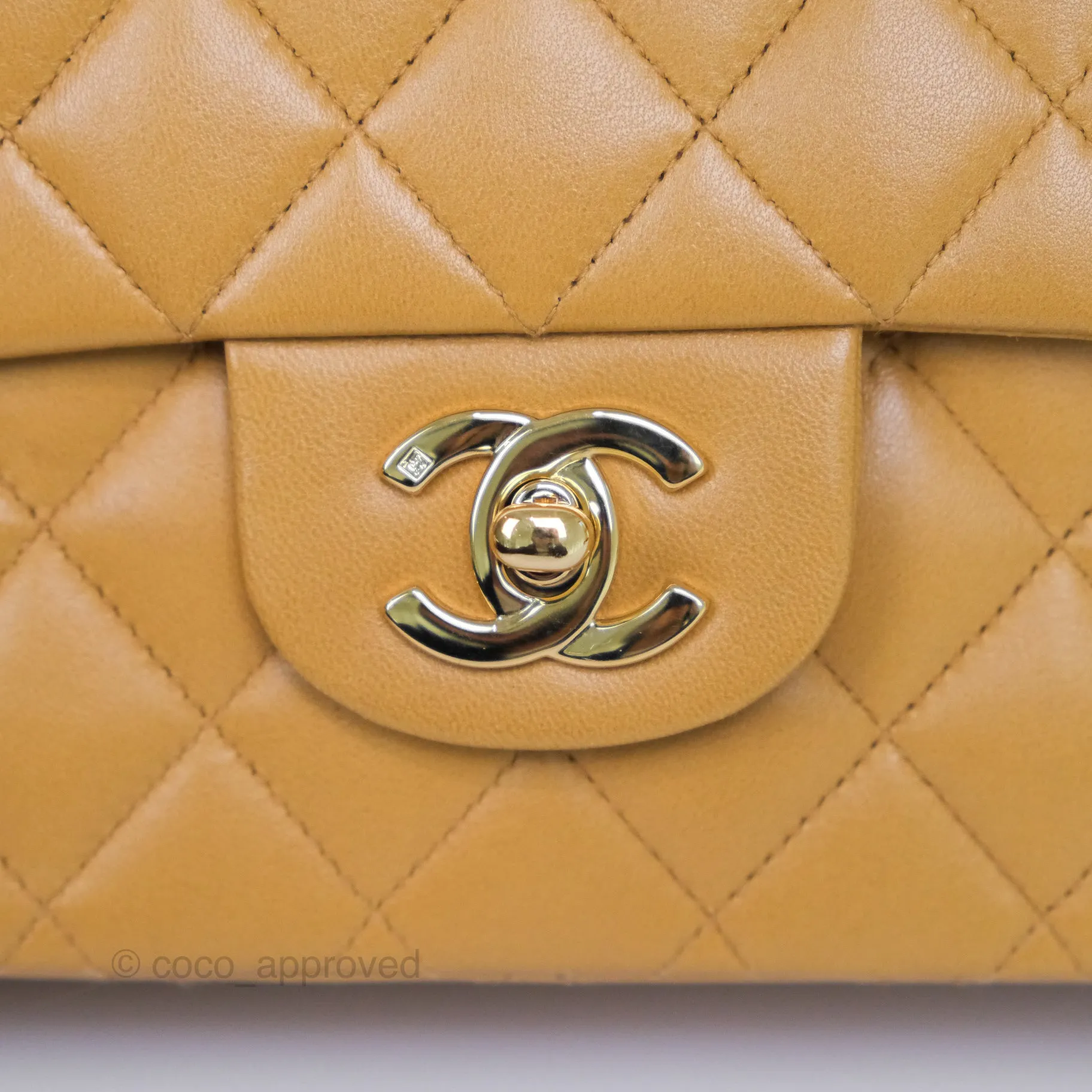 Chanel Classic M/L Medium Flap Quilted Beige Lambskin 24K Gold Hardware