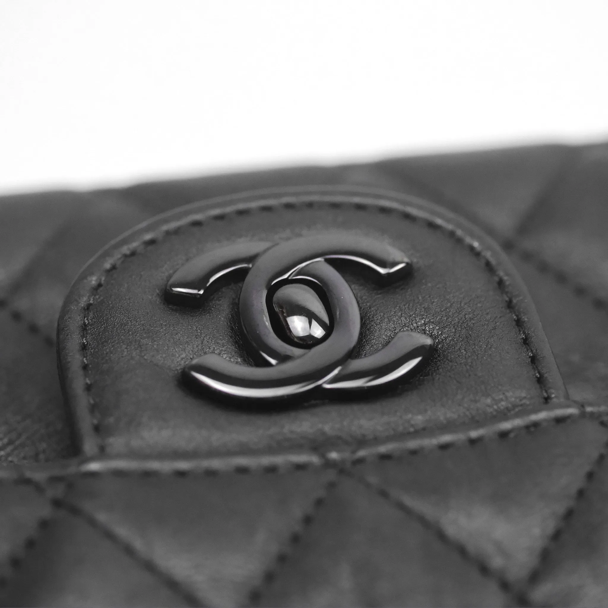 Chanel Classic Quilted M/L Medium Double Flap So Black Calfskin