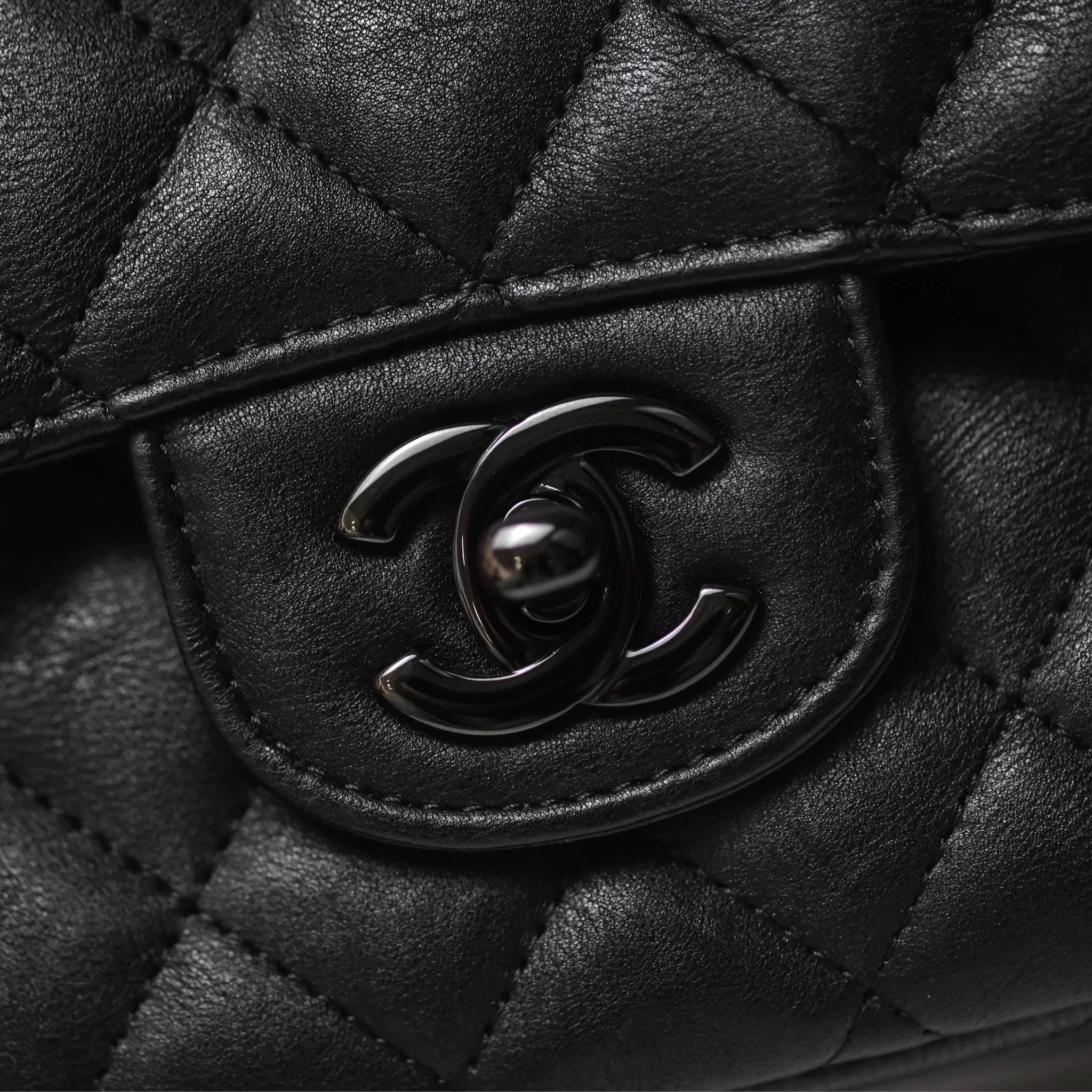 Chanel Classic Quilted M/L Medium Double Flap So Black Calfskin