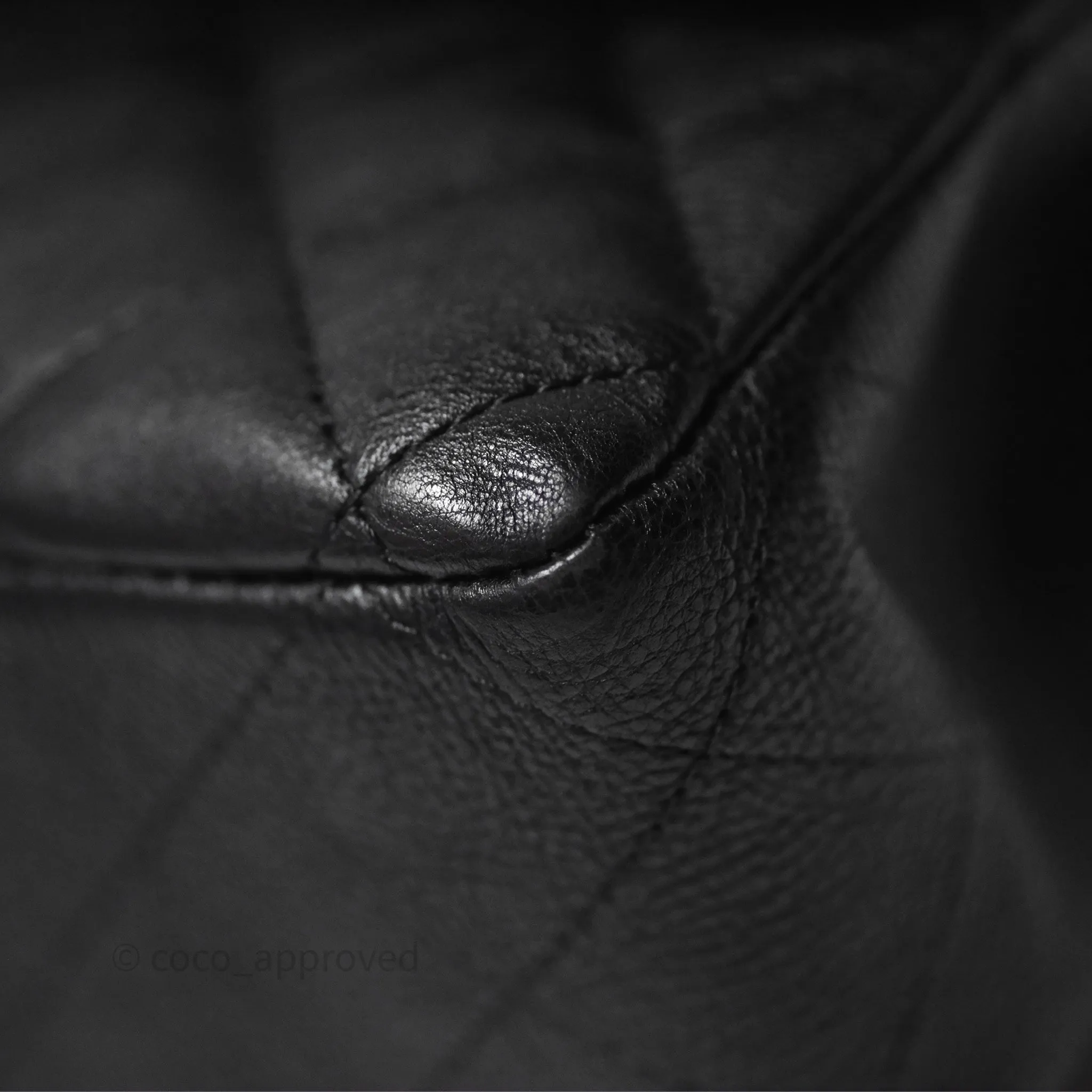 Chanel Classic Quilted M/L Medium Double Flap So Black Calfskin
